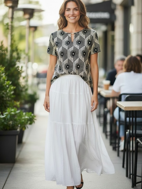 80 park Tops - Geometric Print Short Sleeve Tee in Black and White
